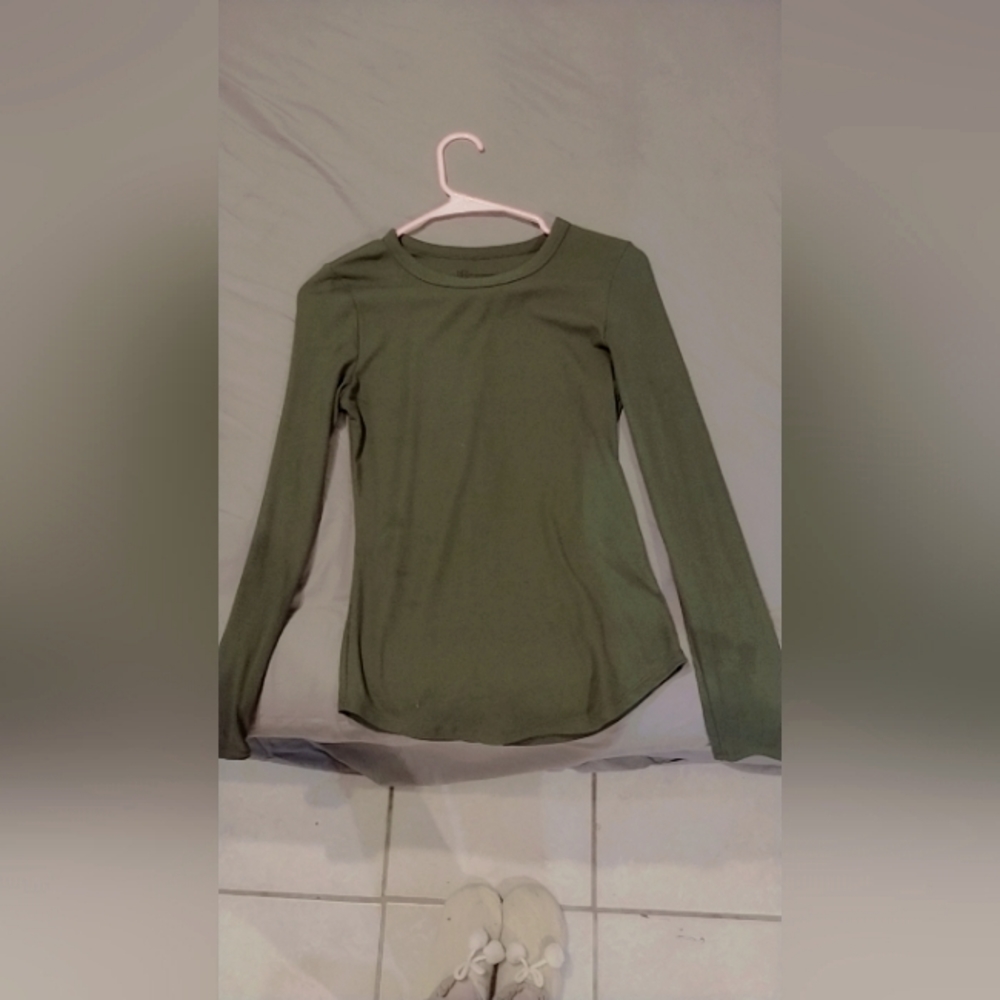 Cute vintage green shirt